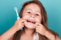 Wie viele Zähne hat ein Mensch? Milchgebiss, bleibende Zähne und was passiert, wenn es zu viele Zähne sind (Foto: AdobeStock - 282663441 Stanislaw Mikulski)