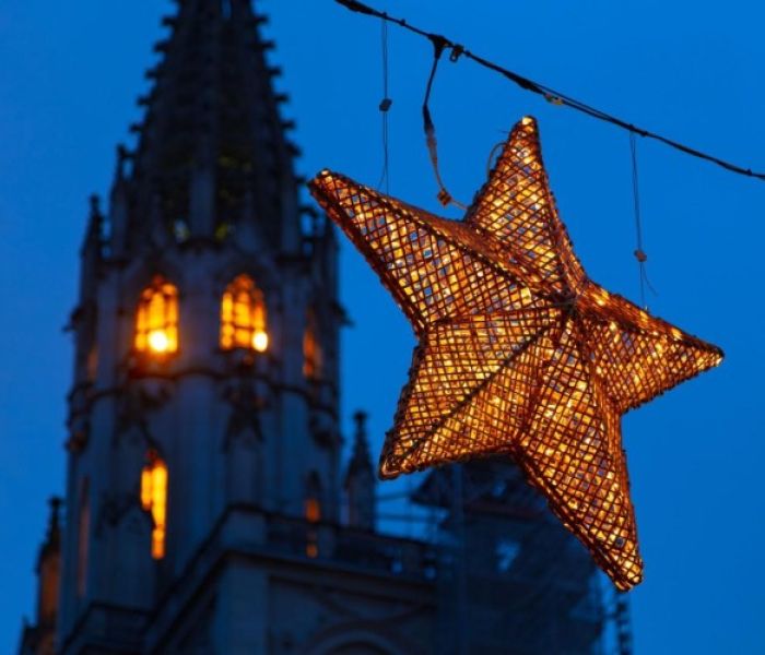 Konstanz Muenster Weihnachtsbeleuchtung Stern Abend (Foto: MTK. Achim Mende)